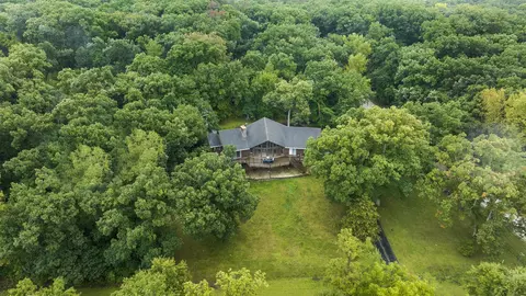 922 Missouri Dr, Dixon, IL 61021