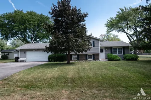 20651 N Elizabeth Ave, Prairie View, IL 60069