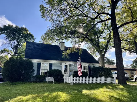 427 S Gables Blvd, Wheaton, IL 60187