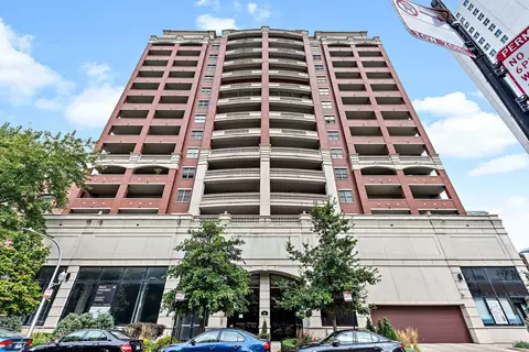 828 W Grace St #804, Chicago, IL 60613