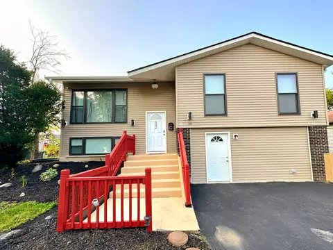 2204 Hiawatha Pkwy, Woodridge, IL 60517