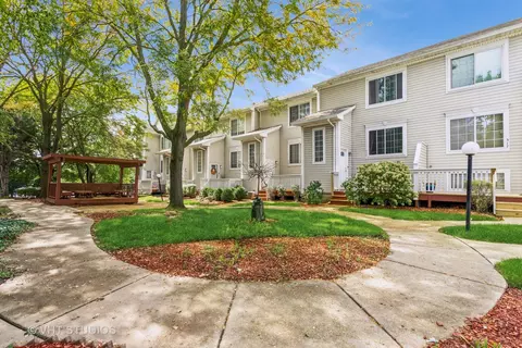 313 Arbor Ct, Bolingbrook, IL 60440
