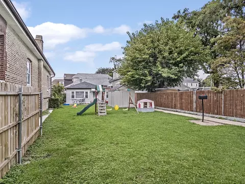 5936 W Wrightwood Ave, Chicago, IL 60639