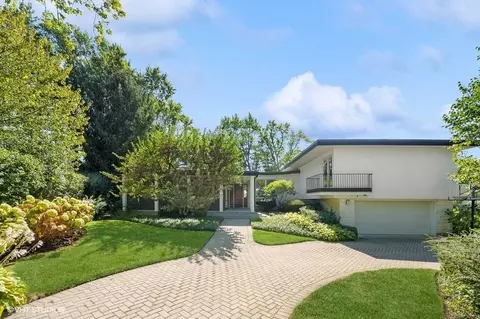 776 Thackeray Dr, Highland Park, IL 60035