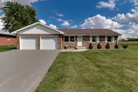 24 Janice Ave, Le Roy, IL 61752