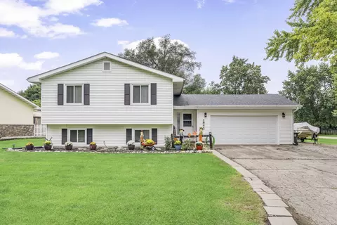 1845 Irene Rd, Lake Holiday, IL 60548