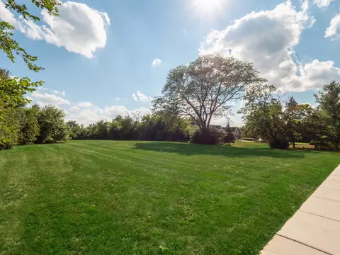 110 E Farnham Ln, Wheaton, IL 60189 photo 11