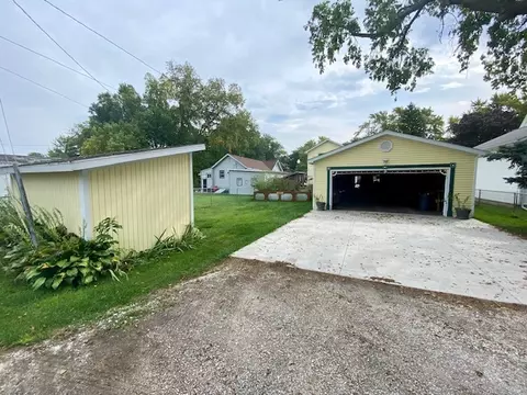 106 E Cherry St, Fairbury, IL 61739 photo 3