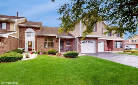 496 Victoria Ln, Wood Dale, IL 60191