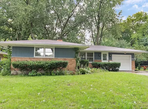 1621 Evergreen St, Saint Charles, IL 60174