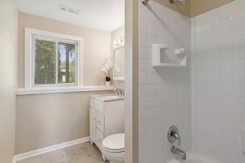 570 Frederick Ln, Hoffman Estates, IL 60169 photo 12