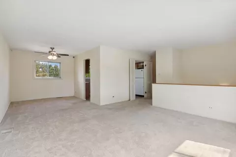 570 Frederick Ln, Hoffman Estates, IL 60169 photo 3