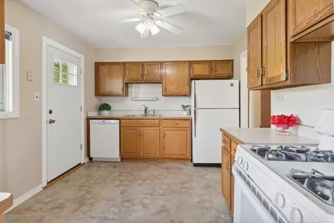 570 Frederick Ln, Hoffman Estates, IL 60169 photo 4