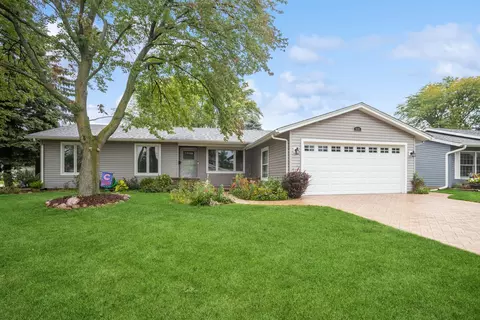 598 Lowestoft Ln, Elk Grove Village, IL 60007