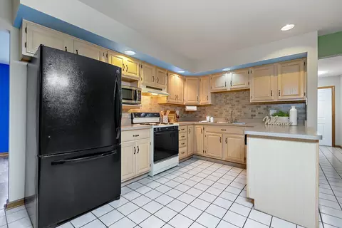657 Pasadena Ave, Beecher, IL 60401 photo 9