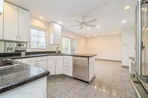 1050 E Lake Ave, Glenview, IL 60025 photo 2