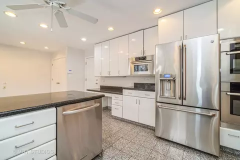 1050 E Lake Ave, Glenview, IL 60025 photo 3