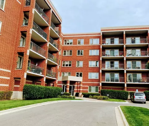 6450 W Berteau Ave #502, Chicago, IL 60634