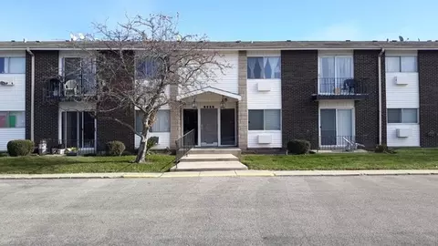 8928 Steven Dr #1H, Des Plaines, IL 60016