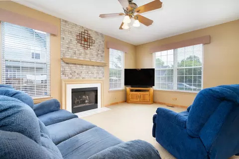 2011 Vermette Cir, Plainfield, IL 60586 photo 2