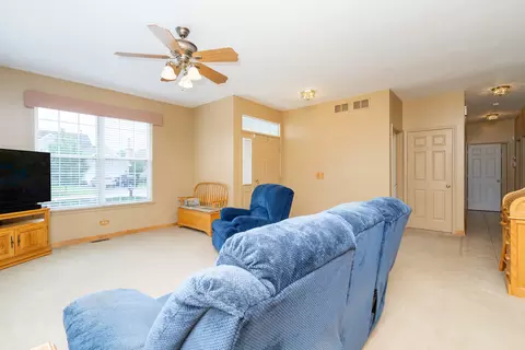 2011 Vermette Cir, Plainfield, IL 60586 photo 4