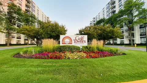 9001 Golf Rd #5E, Des Plaines, IL 60016