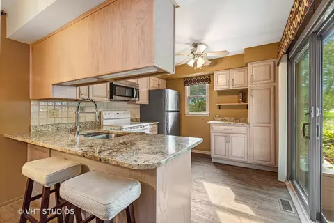 573 Dunham Rd #573, Gurnee, IL 60031 photo 4