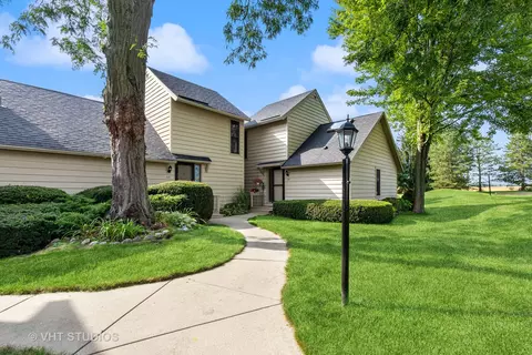 573 Dunham Rd #573, Gurnee, IL 60031