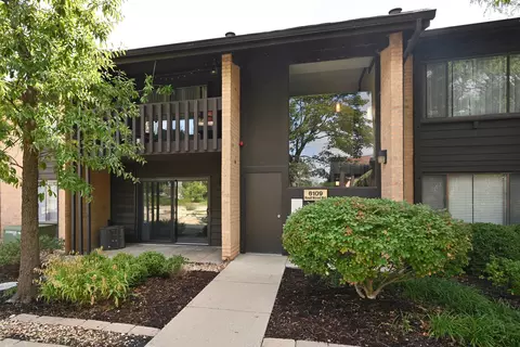 6109 Knoll Wood Rd #101, Willowbrook, IL 60527
