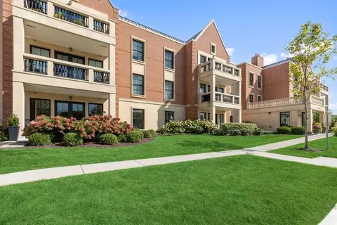 1155 Kelmscott Way #106, Lake Forest, IL 60045
