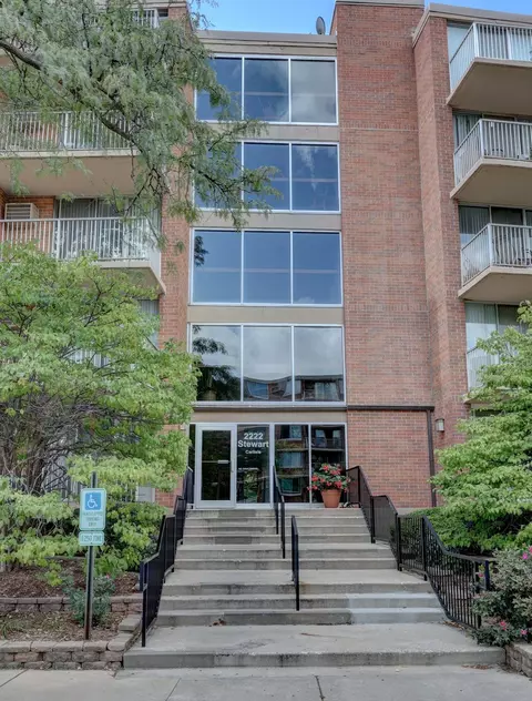 2222 S Stewart Ave #1J, Lombard, IL 60148