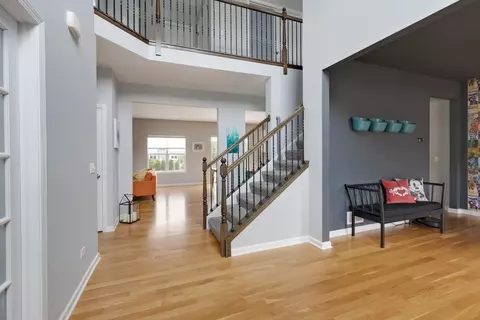 678 Slate Run Dr, Elgin, IL 60124 photo 3