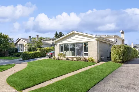 5916 Keeney Ct, Morton Grove, IL 60053