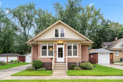 777 Buckeye St, Elgin, IL 60123
