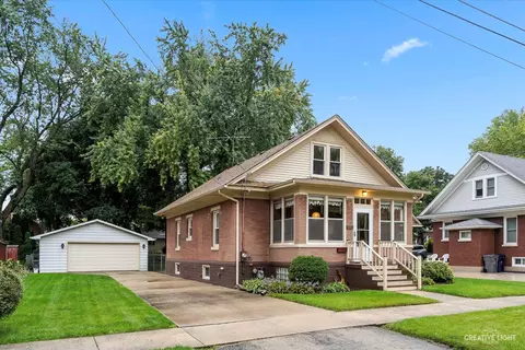 777 Buckeye St, Elgin, IL 60123 photo 2