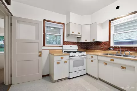 777 Buckeye St, Elgin, IL 60123 photo 6