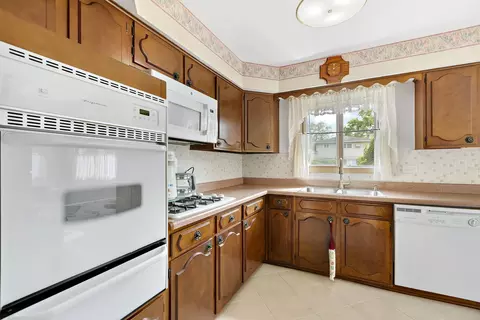 945 Blaze Trl, Wheeling, IL 60090 photo 7
