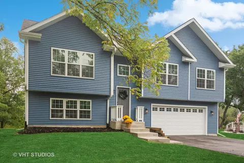 1 Oak St, Port Barrington, IL 60010