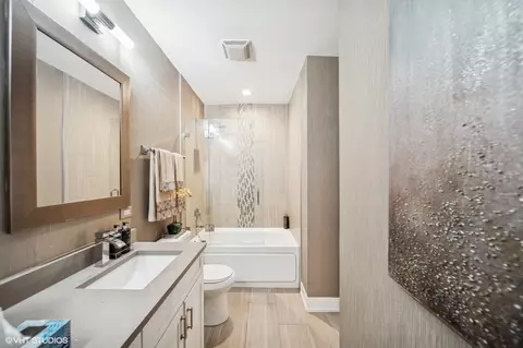 Bath - 834 E 48th St, Chicago, IL 60615 photo 1 of 3