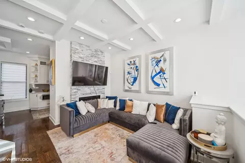 Living - 834 E 48th St, Chicago, IL 60615 photo 2 of 3