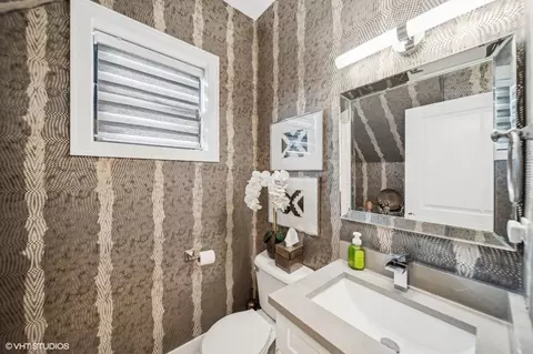 Bath - 834 E 48th St, Chicago, IL 60615 photo 3 of 3