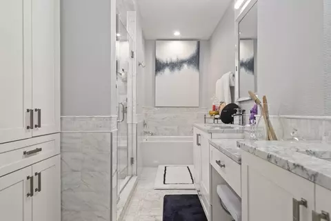 Bath - 834 E 48th St, Chicago, IL 60615 photo 2 of 3