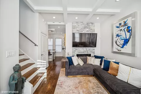 Living - 834 E 48th St, Chicago, IL 60615 photo 1 of 3