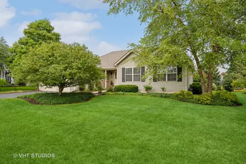 1884 Diamond Creek Ln, Aurora, IL 60503