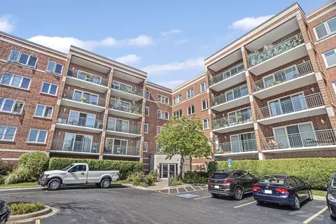 5360 N Lowell Ave #208, Chicago, IL 60630