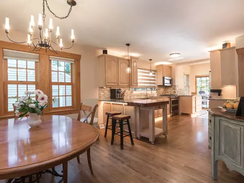 120 S Hickory Ave, Bartlett, IL 60103 photo 9