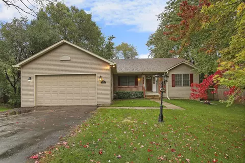 7912 Highview Dr, Wonder Lake, IL 60097