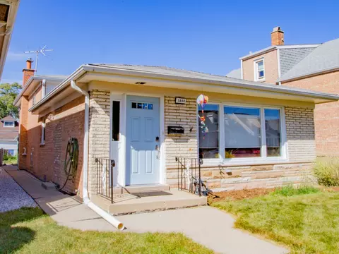 5848 W Cornelia Ave, Chicago, IL 60634