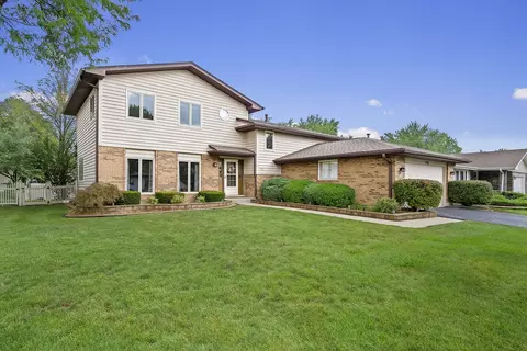 1700 Alamance Pl, Downers Grove, IL 60516