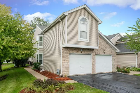 481 Nicole Dr #A, Bartlett, IL 60103